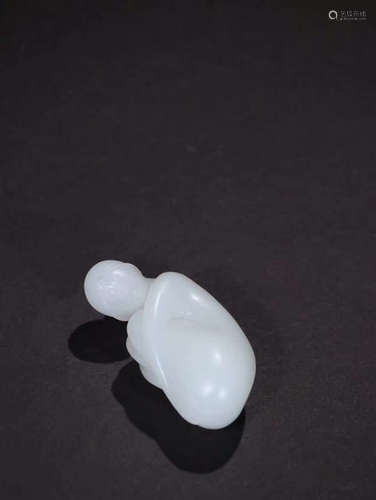 A HETIAN JADE LADY ORNAMENT