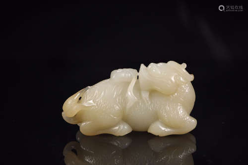 A KIRIN SHAPE HETIAN JADE ORNAMENT