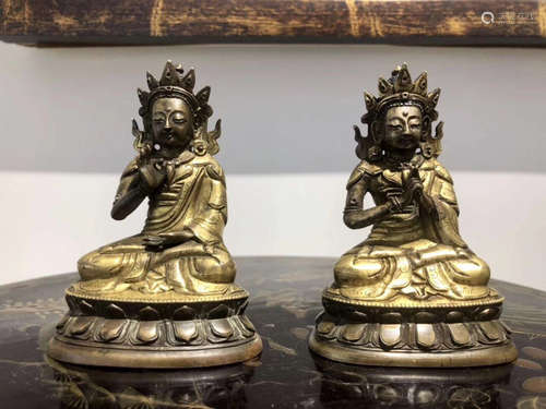 A PAIR OF GILT BRONZE SITTING BUDDHA FIGURES