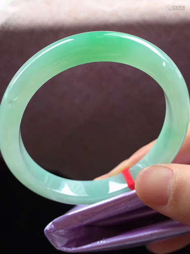 A TOP GRADE GOODS FROM MYANMAR:  JADEITE BANGLE