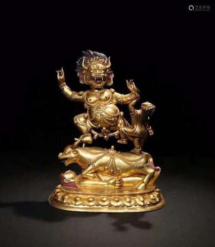 A TIBETAN GILT BRONZE BUDDHA FIGURE DEPICTING FIVE GODS