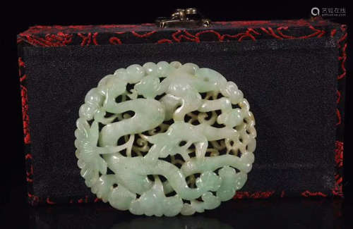 A JADEITE ORNAMENT WITH DRAGON PATTERNS