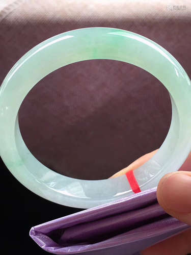 A TOP GRADE GOODS FROM MYANMAR:  JADEITE BANGLE