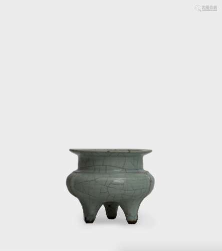 A GUAN STYLE TRIPOD CENSER 明代 仿官釉鬲式炉