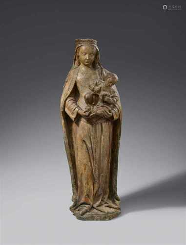 Burgund um 1450Madonna mit KindKalkstein, dreiviertelrund bearbeitet, auf der Rückseite