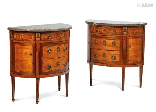 PAIRE DE COMMODES DEMI LUNE