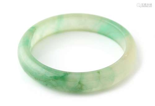 Property of a lady - a Chinese jadeite bangle, 47.4 grams (see illustration).