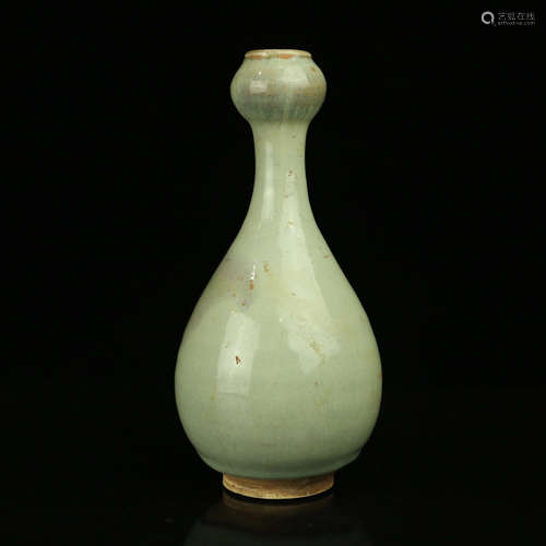 A Chinese Jun-Type Porcelain Vase