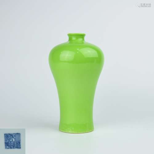 A Chinese Green Glazed Porcelain Vase