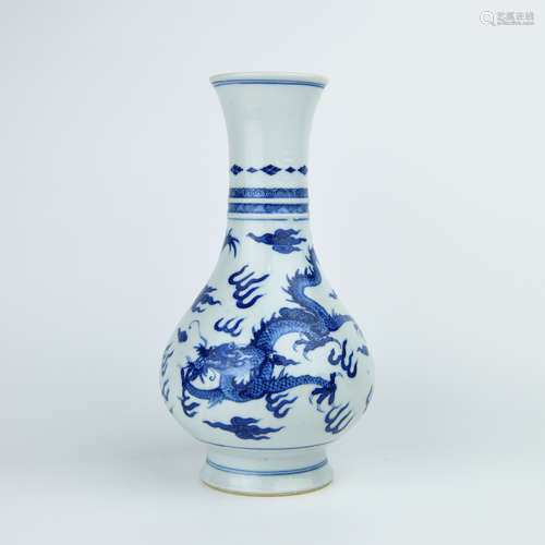 A Chinese Blue and White Porcelain Vase