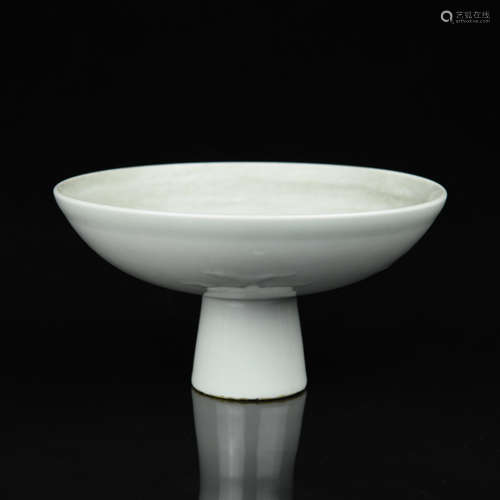 A Chinese White Glazed Porcelain Plate