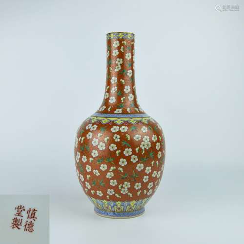 A Chinese Famille-Rose Porcelain Vase