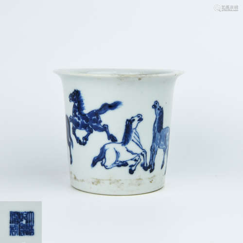 A Chinese Blue and White Porcelain Planter