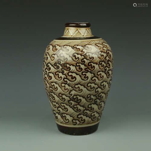 A Chinese Jizhou Porcelain Vase