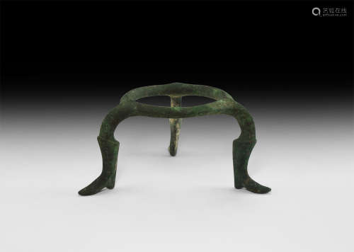 Roman Footed Tripod Stand