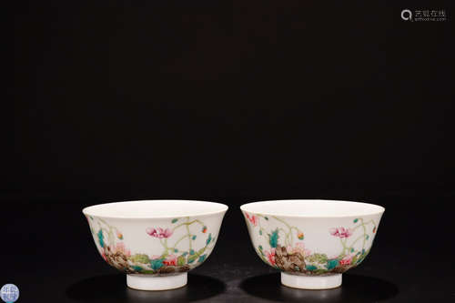 PAIR FAMILLE ROSE FLOWER PATTERN BOWL