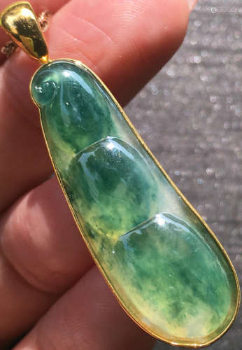 A GREEN JADEITE CARVED BEANS PENDANT, TYPE A