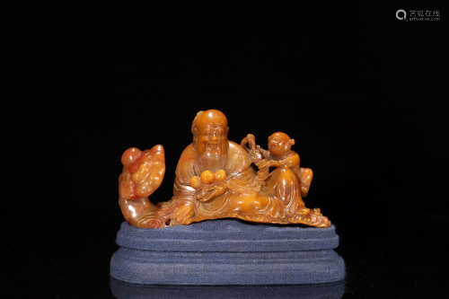 A TIANHUANG STONE CARVED FIGURE SHAPED PENDANT