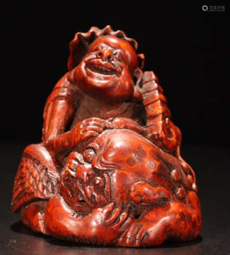 A BAMBOO CARVED FIGURE SHAPED PENDANT