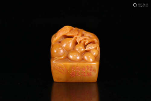 A TIANHUANG STONE CARVED GOURD SHAPED SEAL
