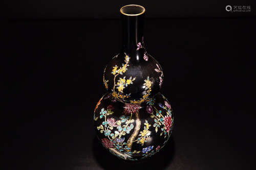 A BLACK GLAZE FLOWER PATTERN VASE