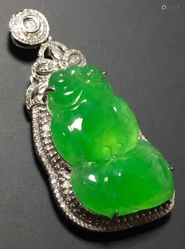 A GREEN JADEITE CARVED FISH PENDANT, TYPE A