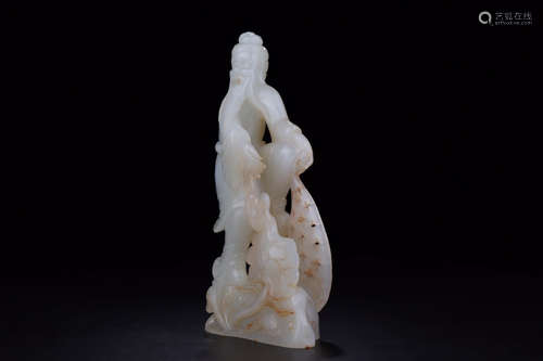 A HETIAN JADE CARVED FIGURE SHAPED PENDANT