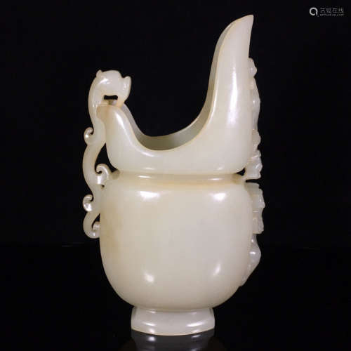 A HETIAN JADE CARVED DRAGON PATTERN CUP