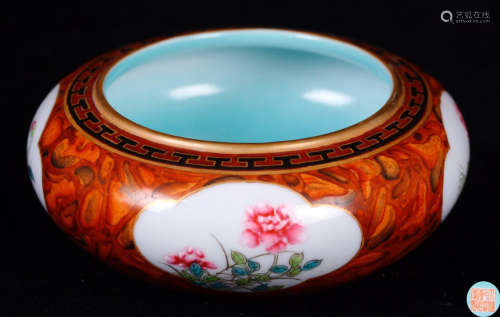 A FAMILLE ROSE RED GLAZE FLORAL PATTERN PEN WASHER