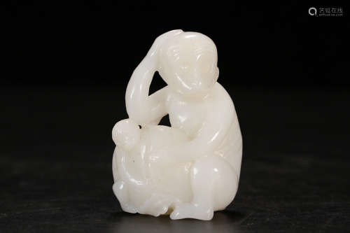 A HETIAN JADE CARVED MONKEY SHAPED PENDANT