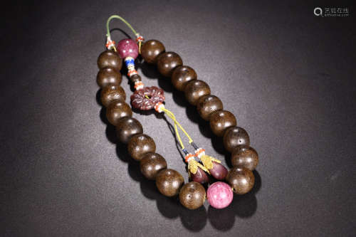 A CHENXIANG WOOD BEADS STRING BRACELET