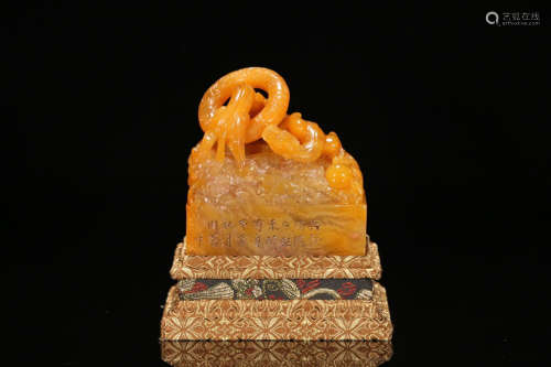 A TIANHUANG STONE CARVED DRAGON SHAPED SEAL