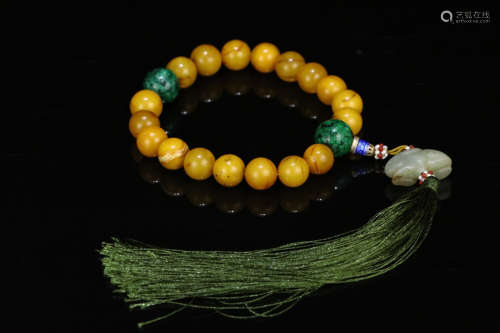 A BEESWAX BEADS STRING BRACELET