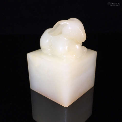 A HETIAN JADE CARVED BEAST SHAPED SEAL