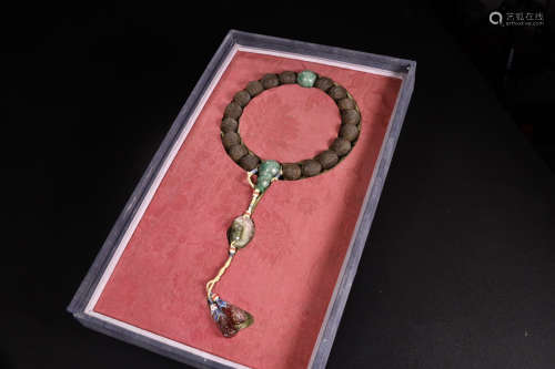 A CHENXIANG WOOD CARVED BEADS STRING BRACELET