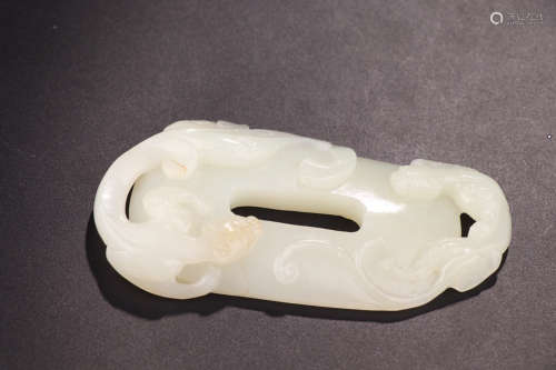 A HETIAN JADE CARVED DRAGON PATTERN PENDANT