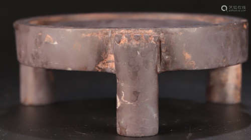 A DUAN STONE CARVED CIRCLE TRIPOD INK SLAB