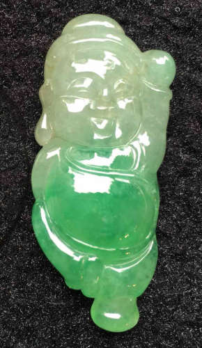 A GREEN JADEITE CARVED CHILD PENDANT, TYPE A