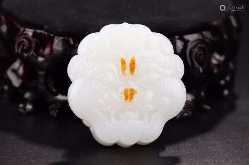 A HETIAN JADE CARVED SIMPLE PENDANT