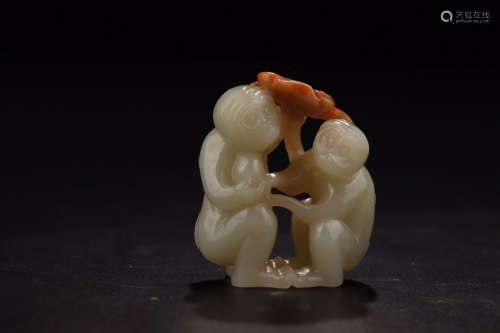 A HETIAN JADE MONKEY SHAPED PENDANT