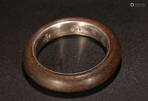 A CHENXIANG WITHE SILVER DECORATED BANGLE