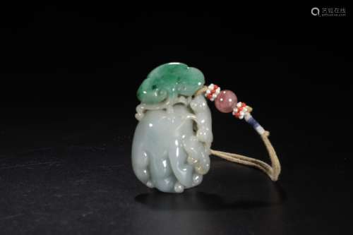 A JADEITE BERGAMOT PENDANT