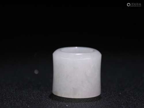 A JADEITE THUMB RING