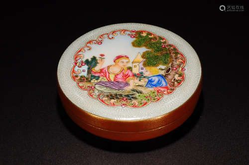 A QIANLONG MARK ENAMELED CARACTER PAINTED BOXES