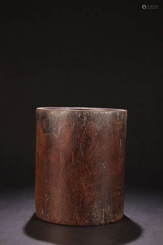 18-19TH CENTURY, A SMALL LEAF SANDALWOOD BRUSH HOLDER, LATE QING DYNASTY