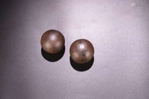 18-19TH CENTURY, A PAIR OF  CHENXIANG WOOD BALLS, LATE QING DYNASTY