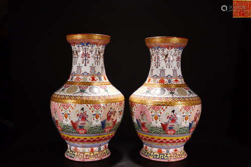 A PAIR OF  YONGZHENG MARK FAMILLE ROSE GOLDEN EDGE AUPICIUOS PAINTED VASES