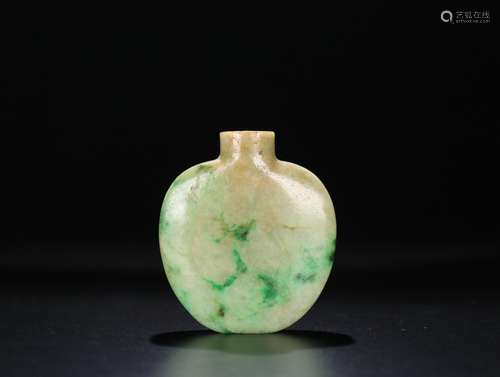 A JADEITE SNUFF BOTTLE