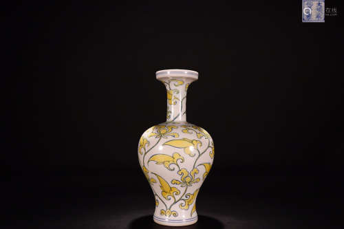A MING DYNASTY MARK BW  FLOWER PATTERN PAINTED VASE