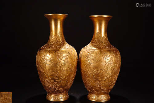 A PAIR OF GILT QIANLONG MARK VASE